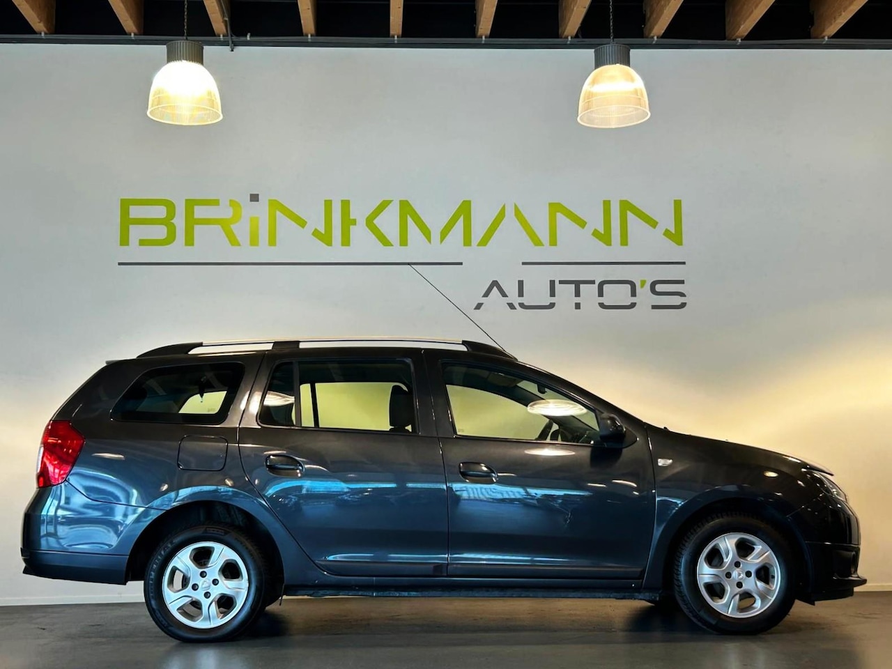 Dacia Logan MCV - 0.9 TCe Lauréate - Nav. - Airco - APK 08-2026 - AutoWereld.nl