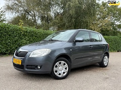 Skoda Fabia - 1.4-16V Ambiente | Clima | 1e Eigenaar | Trekhaak | 5 Zits | Nieuwe APK | AUX | Cruise |
