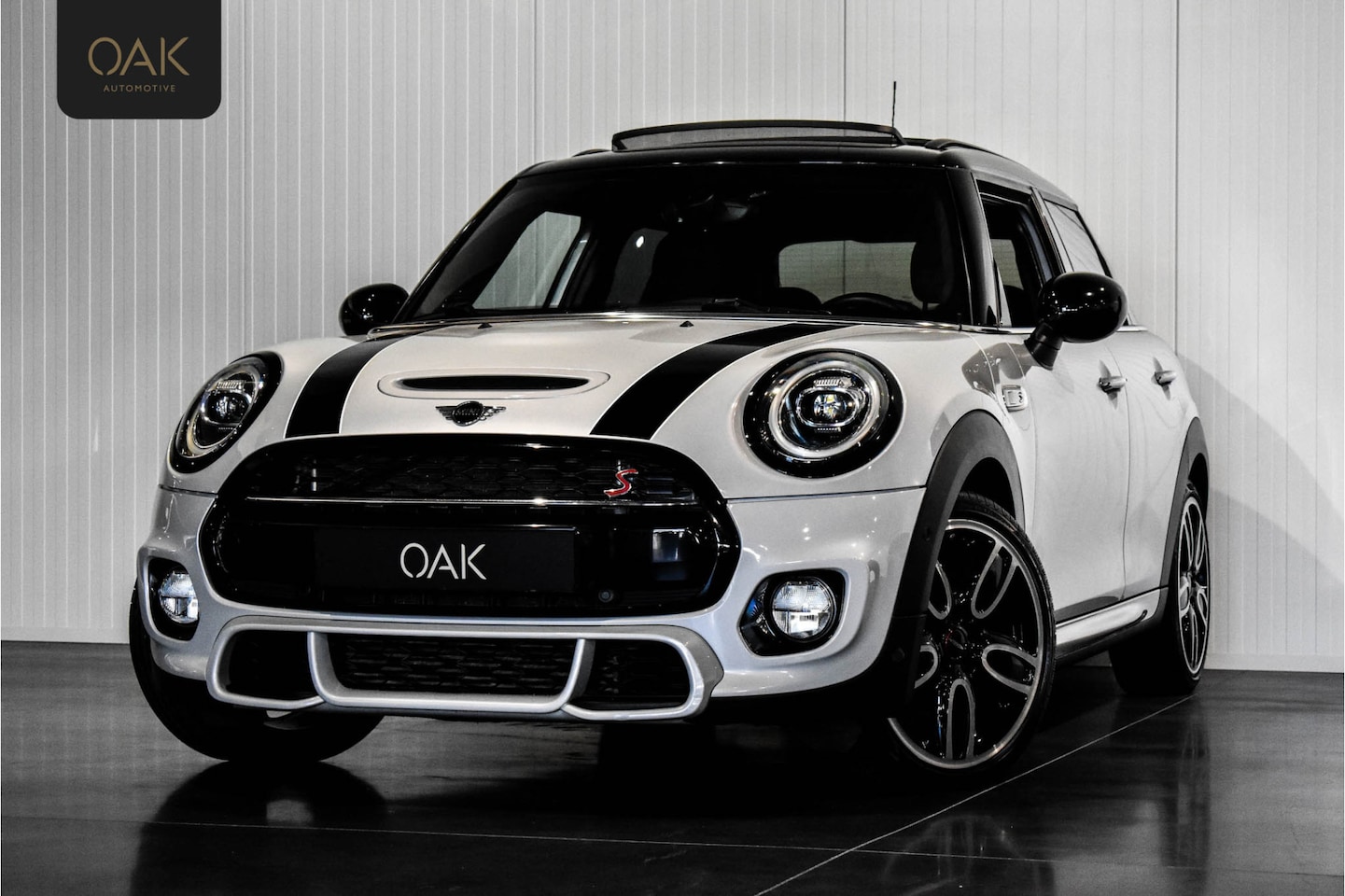 MINI Cooper S - Mini 2.0 F1 Aut. | JCW-Trim | Navigatie | Panorama | Half Leder | H&K | Camera | 18"LM | W - AutoWereld.nl
