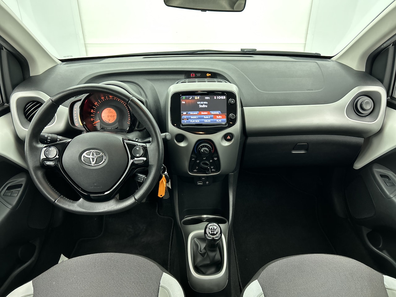 Toyota Aygo - 1.0 VVT-i x-play | Dealer onderhouden | Achteruitrijcamera | - AutoWereld.nl