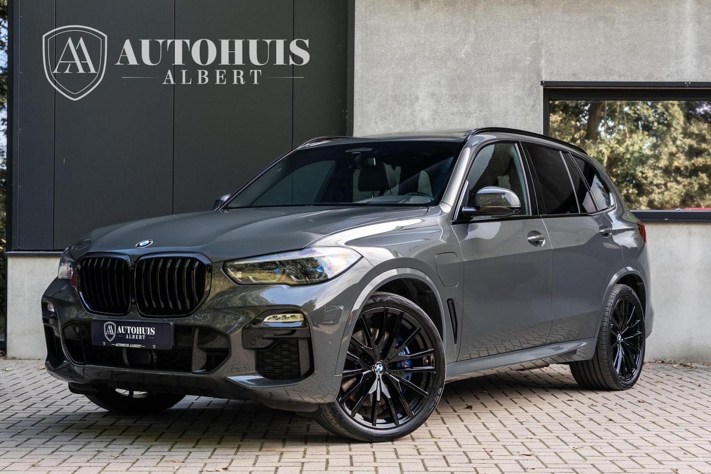 BMW X5 - xDrive45e M Sport Dravitgrau B&W 22' Merino Swarovski - AutoWereld.nl