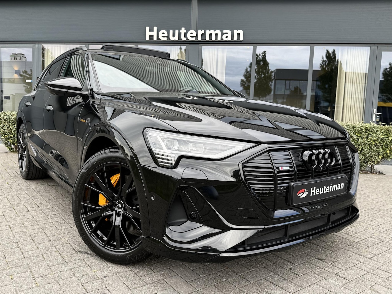 Audi e-tron - 50 Quattro S line Black Ed. Panodak/ B&O/ Sfeer - AutoWereld.nl