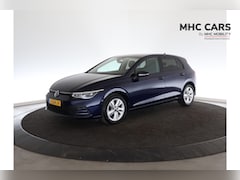 Volkswagen Golf - 1.5 TSI Life Business | Elektrische stoelen | Clima | Getint glas | trekhaak |