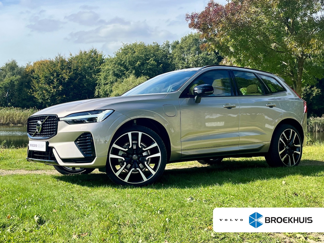 Volvo XC60 - 2.0 T8 Plug-in hybrid AWD Plus Dark | Luchtvering | Stoelventilatie | Trekhaak | 360 Camer - AutoWereld.nl