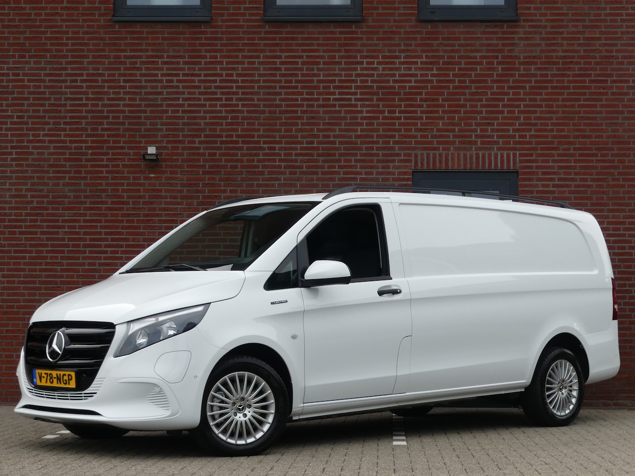Mercedes-Benz eVito - eVito 112 L3 60 kWh L3 Camera/Navigatie/PDC/Stoelverwarming - AutoWereld.nl
