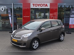 Toyota Verso S - 1.3 ASPIRATION AUTOMAAT TREKHAAK CLIMA CAMERA LM-VELGEN BLUETOOTH NL-AUTO DEALERONDERHOUDE