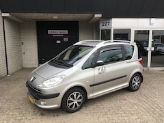 Peugeot 1007 - 1.6-16V Gentry / AIRCO / NETTE STAAT / APK MAART 2026 / NWE BANDEN