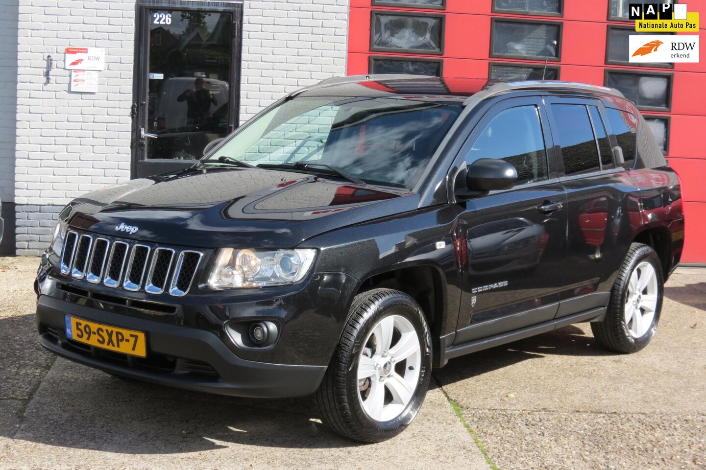 Jeep Compass - 2.0 Sport 2.0 Sport, AIRCO , NAVIGATIE ,LM VELG - AutoWereld.nl