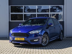 Ford Focus - 1.0 ST-Line | Navi | PDC v+a | Cruise control | Trekhaak | Sportstoelen