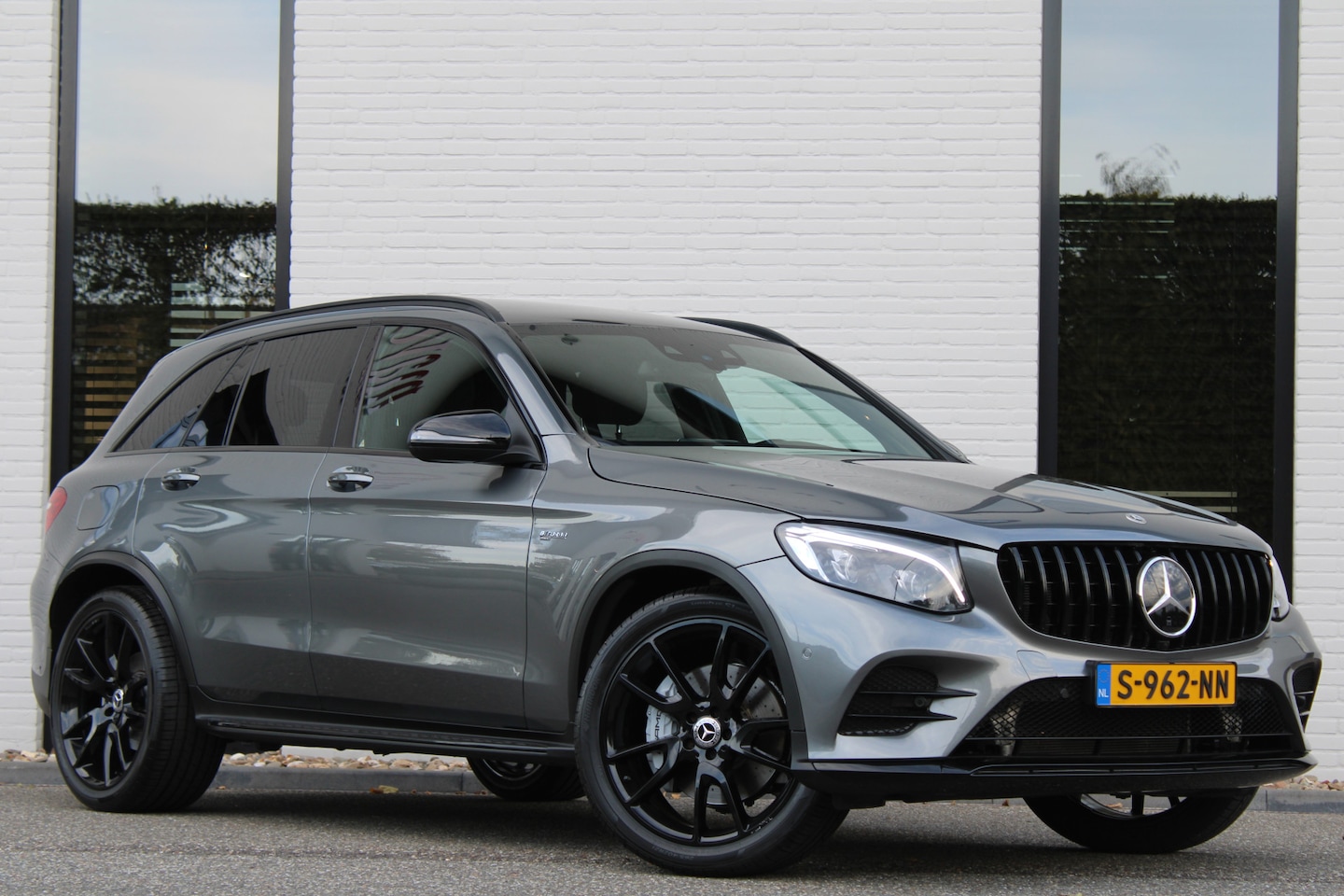Mercedes-Benz AMG GLC - 43 4-MATIC / Panorama / Luchtvering / Head up / Nightpakket / Vol Opties / NIEUWSTAAT - AutoWereld.nl