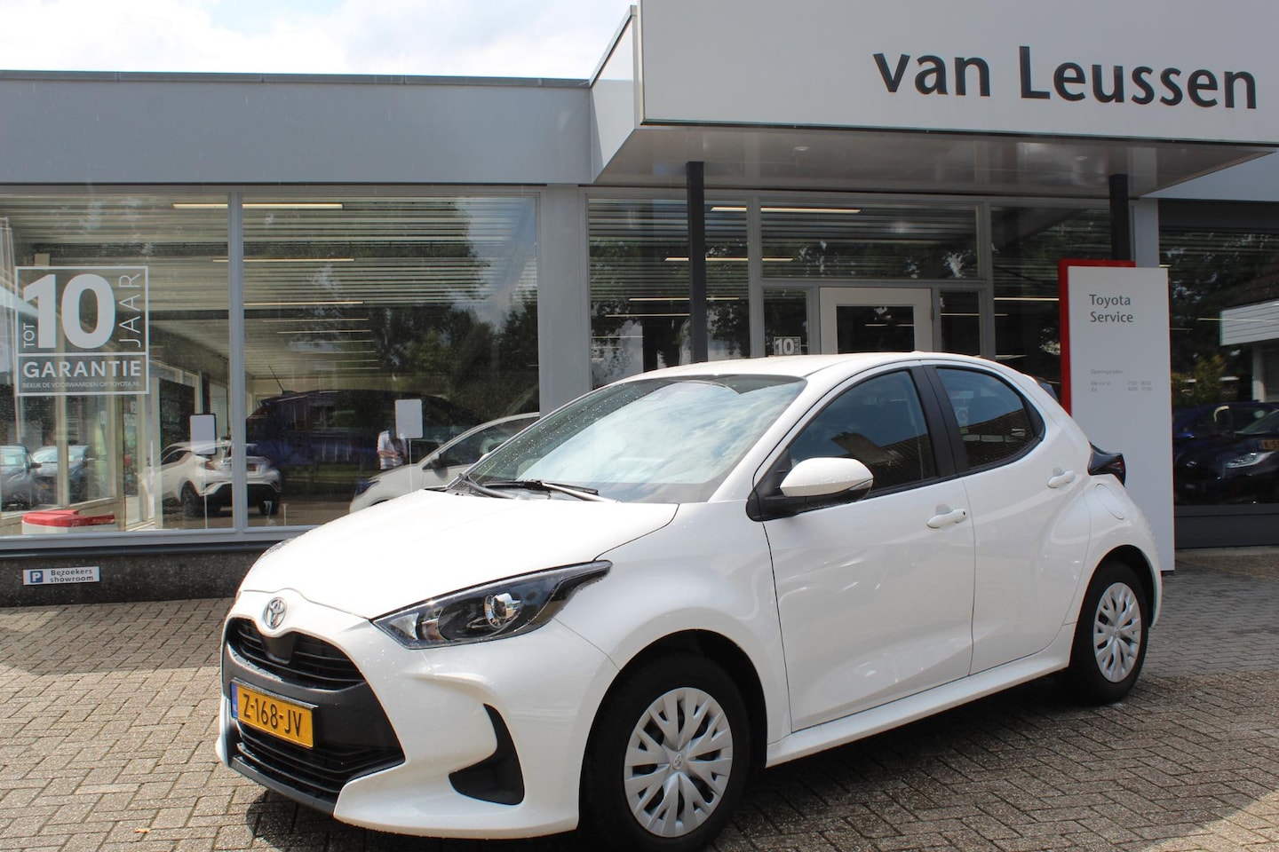 Toyota Yaris - 1.5 VVT-I AIRCO DAB CAMERA AD-CRUISE APPLE/ANDROID - AutoWereld.nl