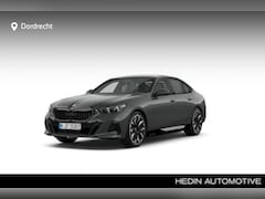 BMW 5-serie - 550e xDrive | 21 Inch | M-Sportpakket Pro | Innovation Pack | Comfort Pack | Travel Pack |