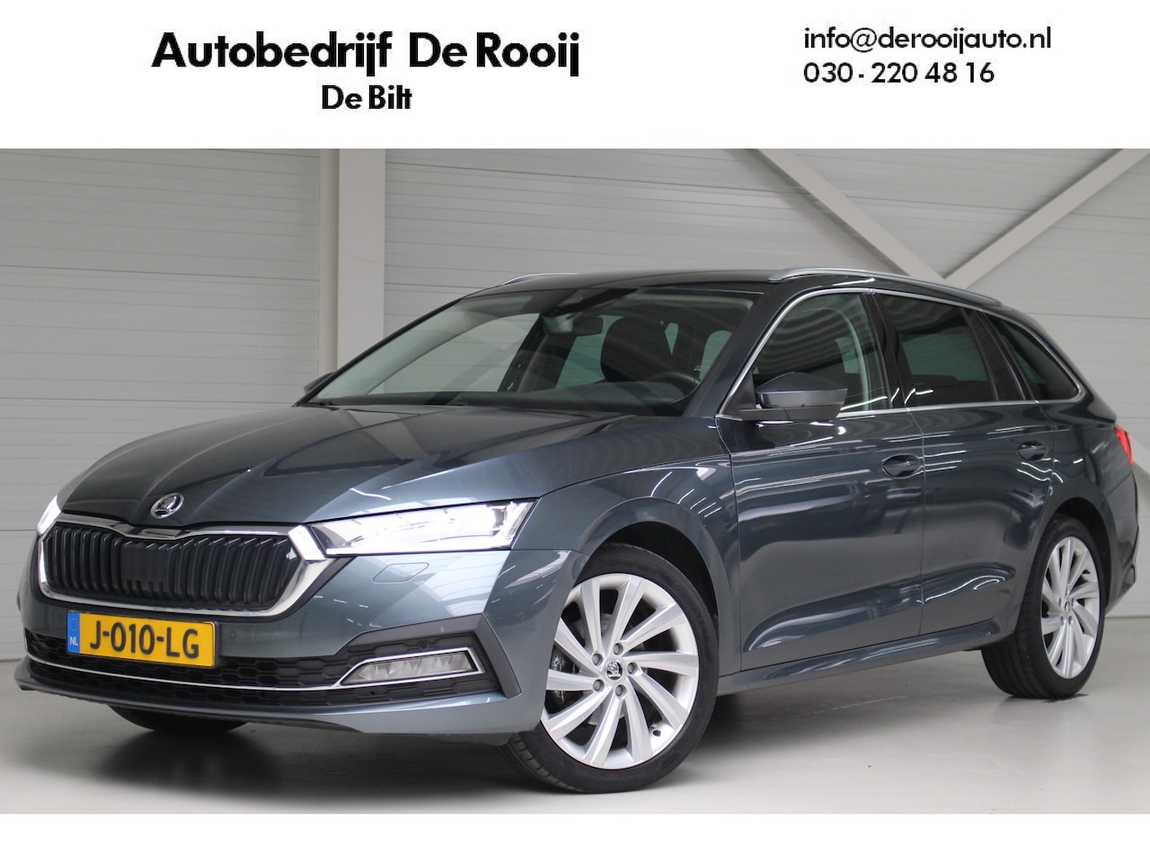 Skoda Octavia Combi - 1.5 TSI First Edition Navigatie | 18" Perseus  | Trekhaak | Cruise control - AutoWereld.nl