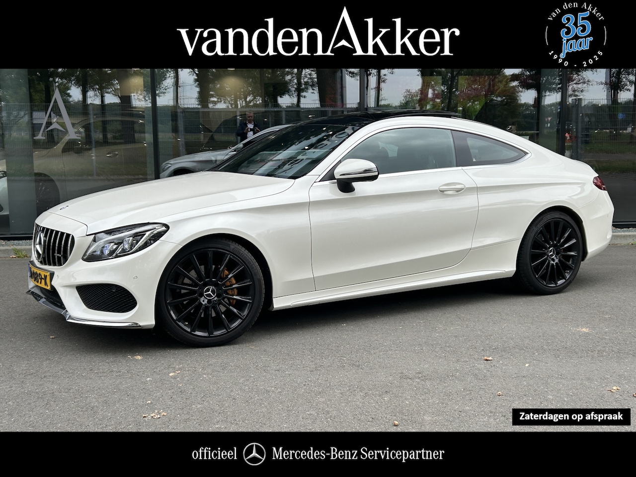 Mercedes-Benz C-klasse Coupé - 180 AMG // Panoramadak // 19 Inch // Groot beeld Navi // Camera // LED koplampen // Touchp - AutoWereld.nl