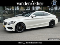 Mercedes-Benz C-klasse Coupé - 180 AMG // Panoramadak // 19 Inch // Groot beeld Navi // Camera // LED koplampen // Touchp