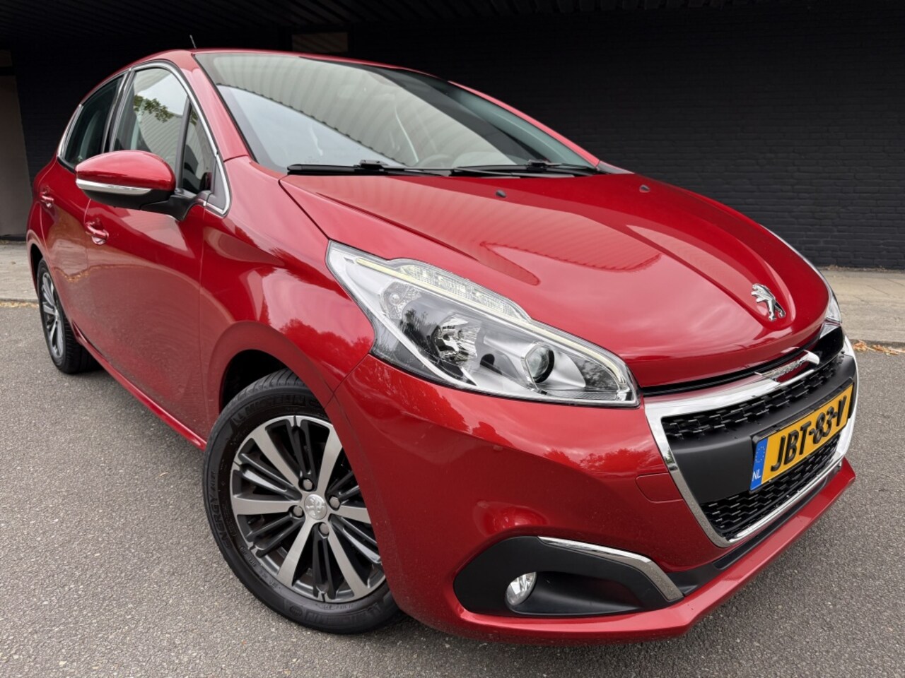 Peugeot 208 - 1.2 Turbo // Allure // Carlay // Android auto // Automaat // - AutoWereld.nl