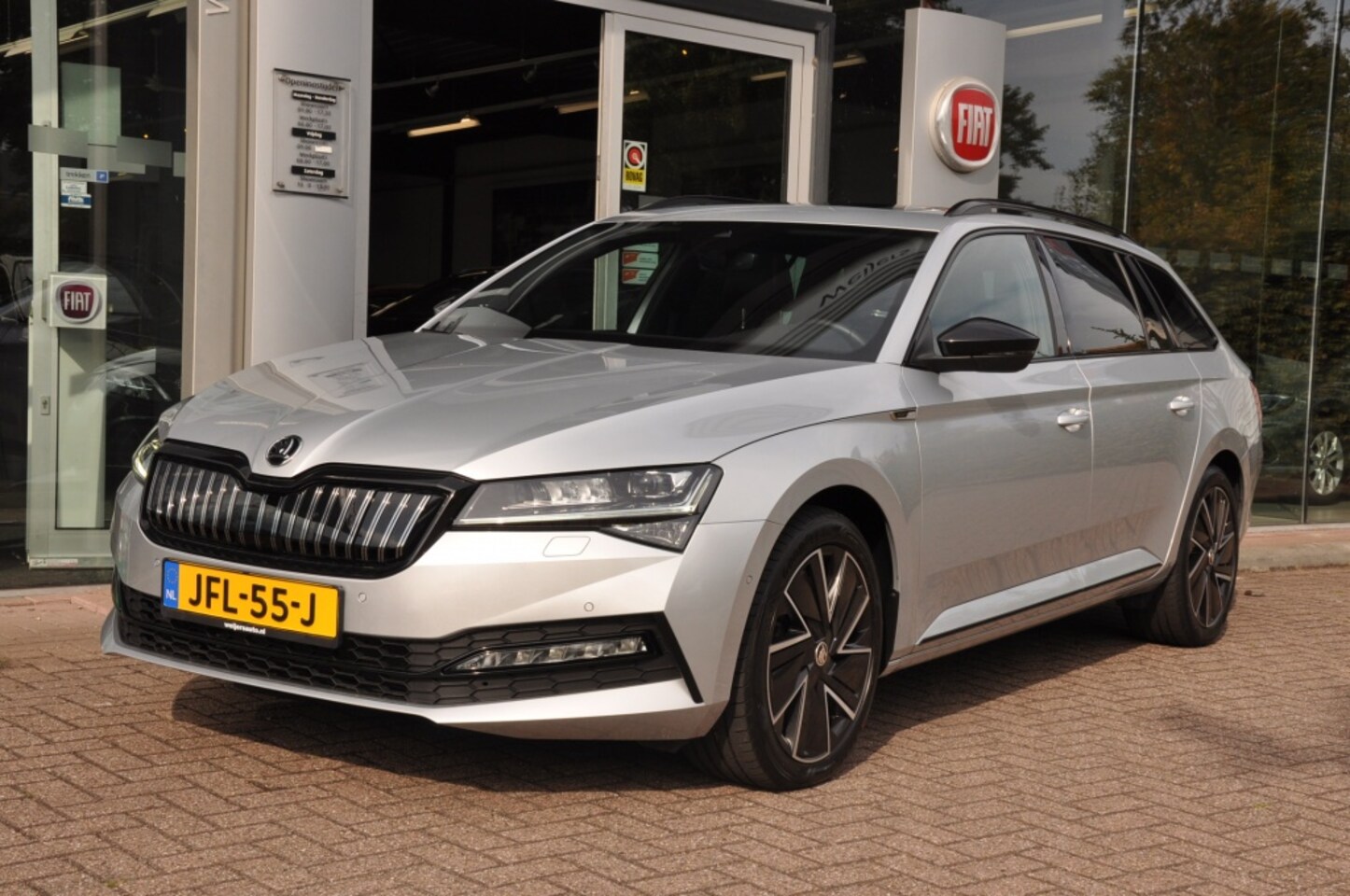 Skoda Superb Combi - Leder + Panorama dak 1.4 TSI iV Sp. Bns - AutoWereld.nl