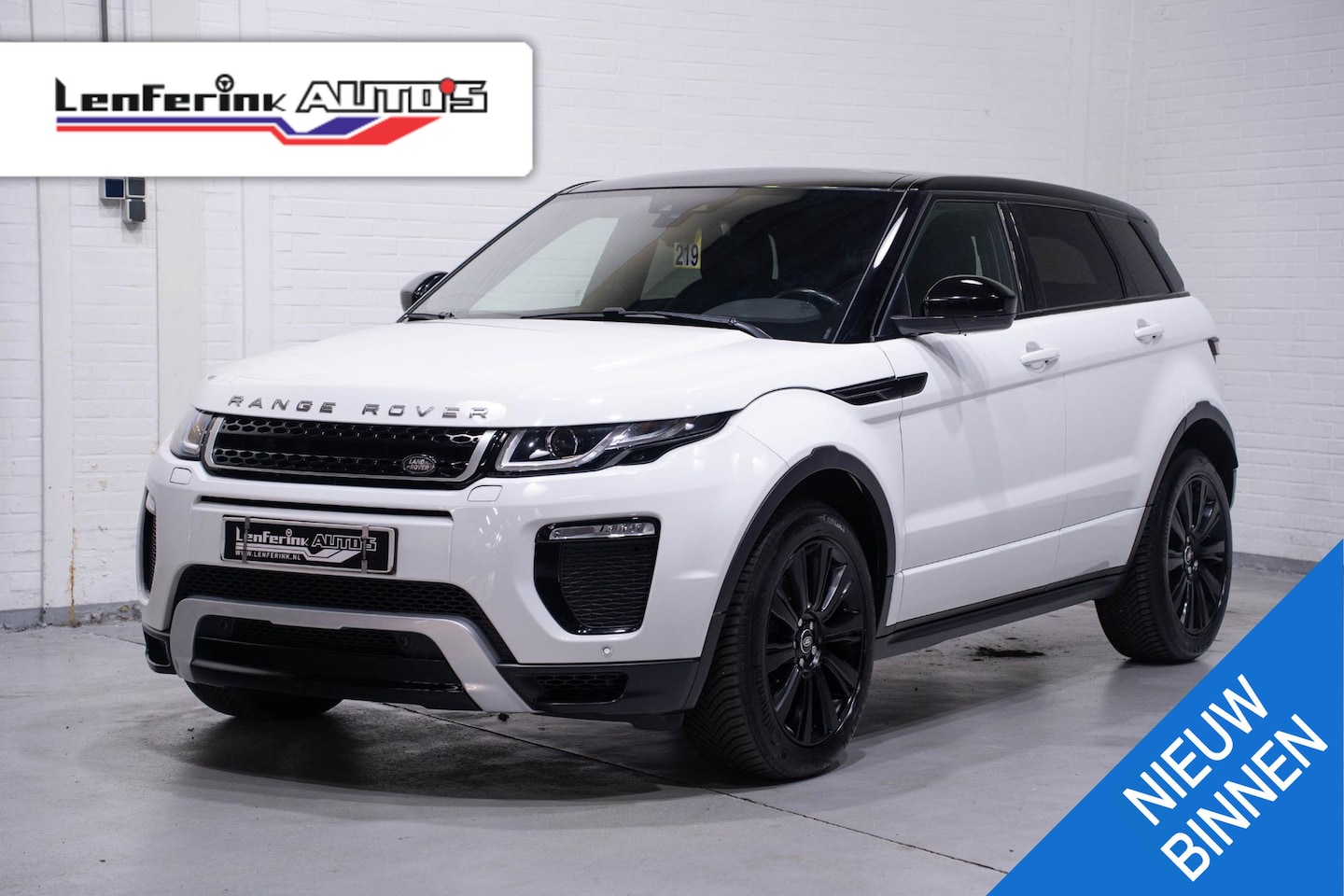 Land Rover Range Rover Evoque - 2.0 TD4 SE Dynamic Panodak Camera Leder  Stoel- en voorruitverwarming Trekhaak - AutoWereld.nl