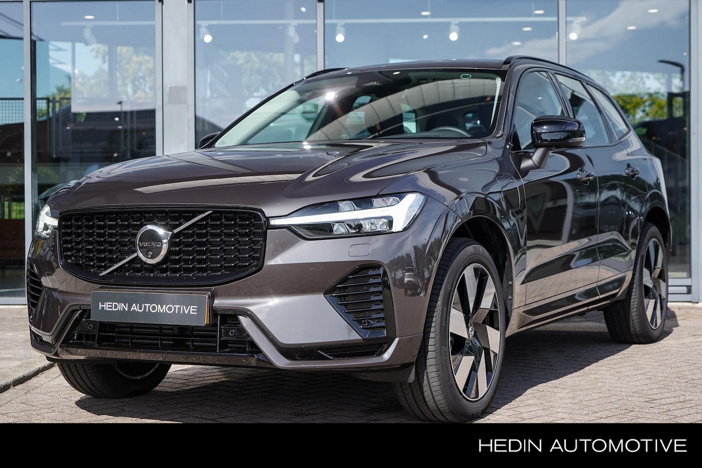 Volvo XC60 - 2.0 T6 Plug-in hybrid AWD Ultra Dark | 2250 kg Trekgewicht | Long Range Accu | Lederen bek - AutoWereld.nl