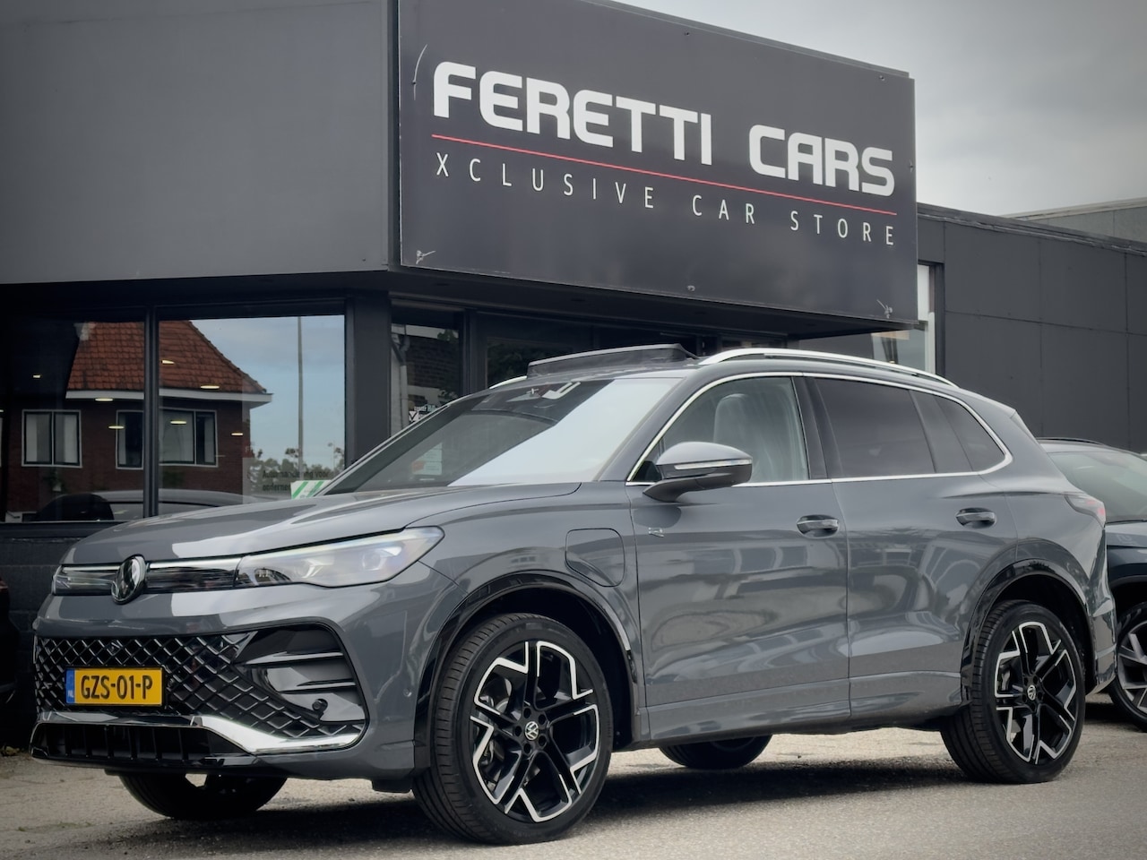 Volkswagen Tiguan - 1.5 eHybrid 272PK AUT6 R-LINE EDITION NWSTE-MODEL!! PANODAK LEDER NAVI CAMERA PARK-ASSIST - AutoWereld.nl