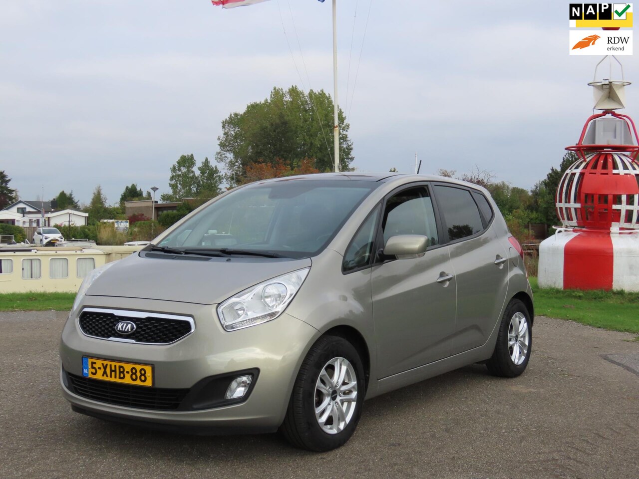 Kia Venga - 1.6 CVVT World Cup Edition *Pano *Navi *Camera *Cruise *Trekhaak - AutoWereld.nl