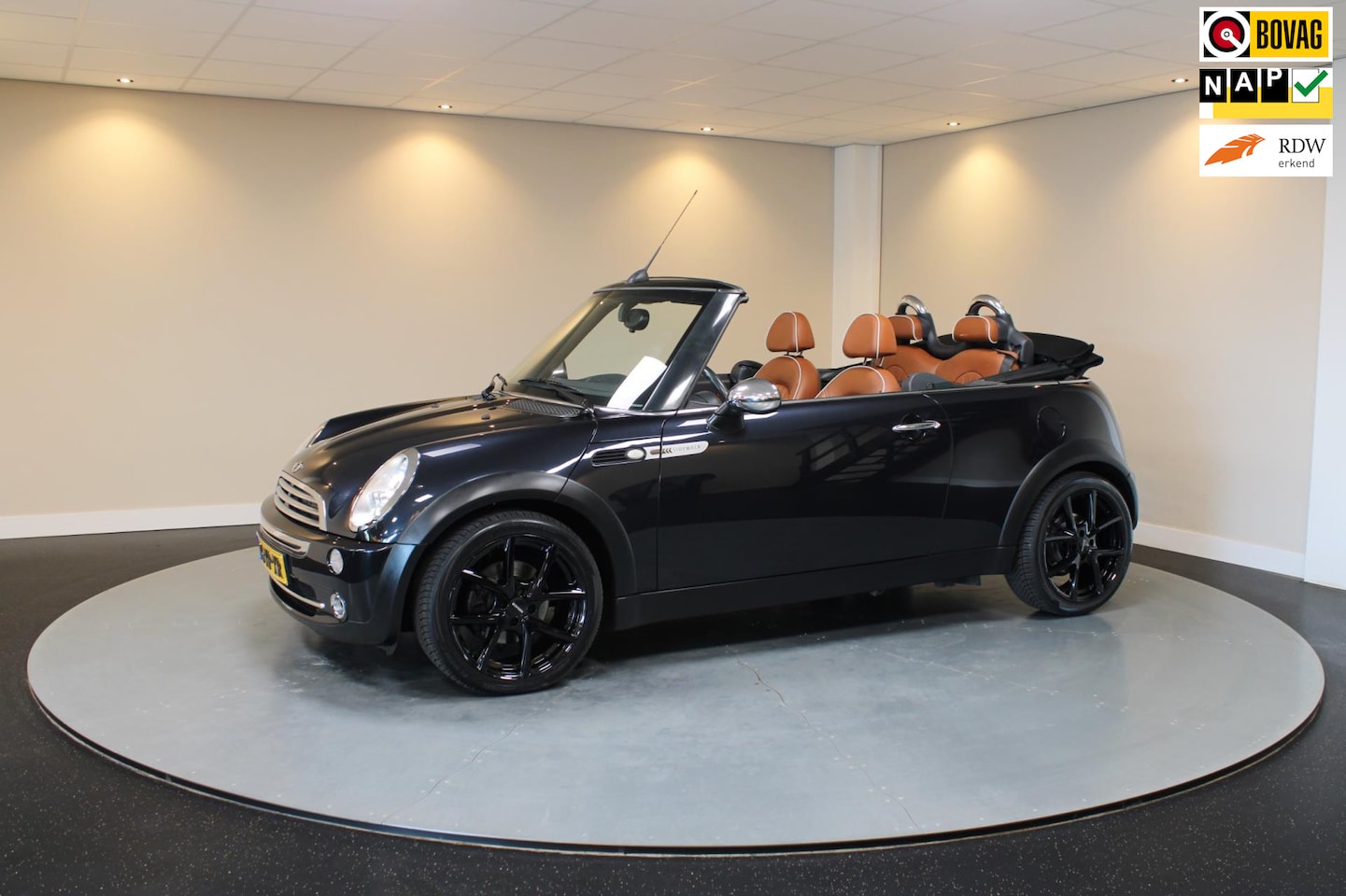 MINI Cabrio - Mini 1.6 Cooper Sidewalk *Automaat* Special Edition| - AutoWereld.nl