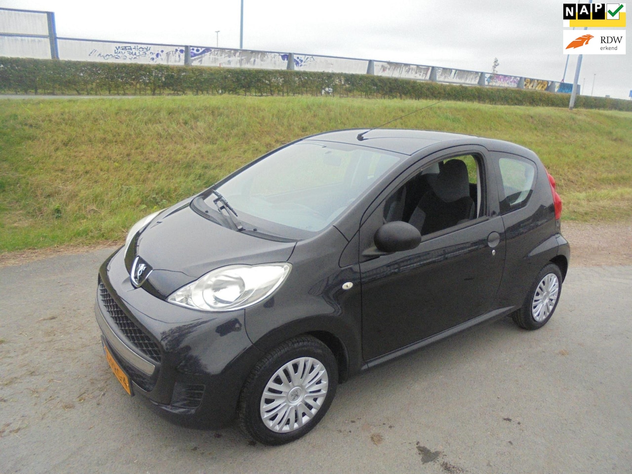 Peugeot 107 - Peugeot 107 1.0 benzine 3 deurs airco 122.000km - AutoWereld.nl