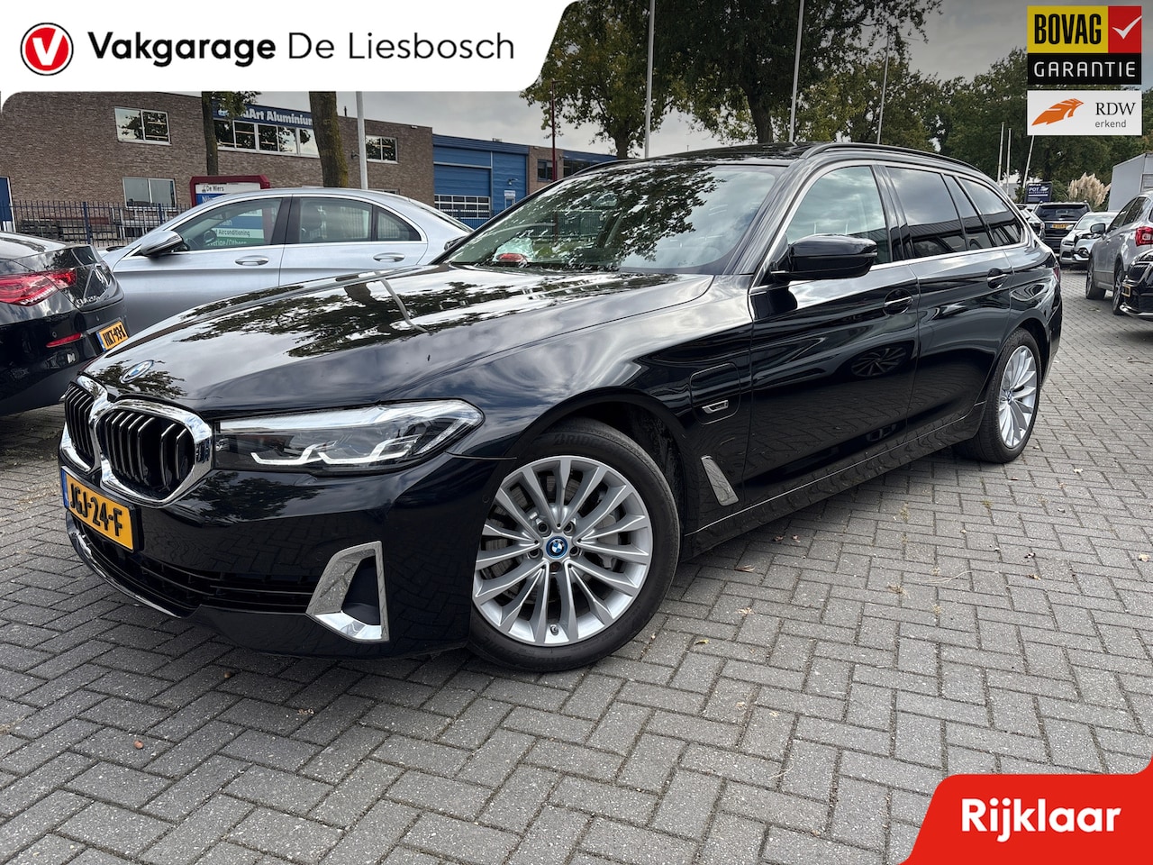 BMW 5-serie Touring - 530e xDrive High Executive/leer/pano/navi/trekhaak/apple carplay - AutoWereld.nl