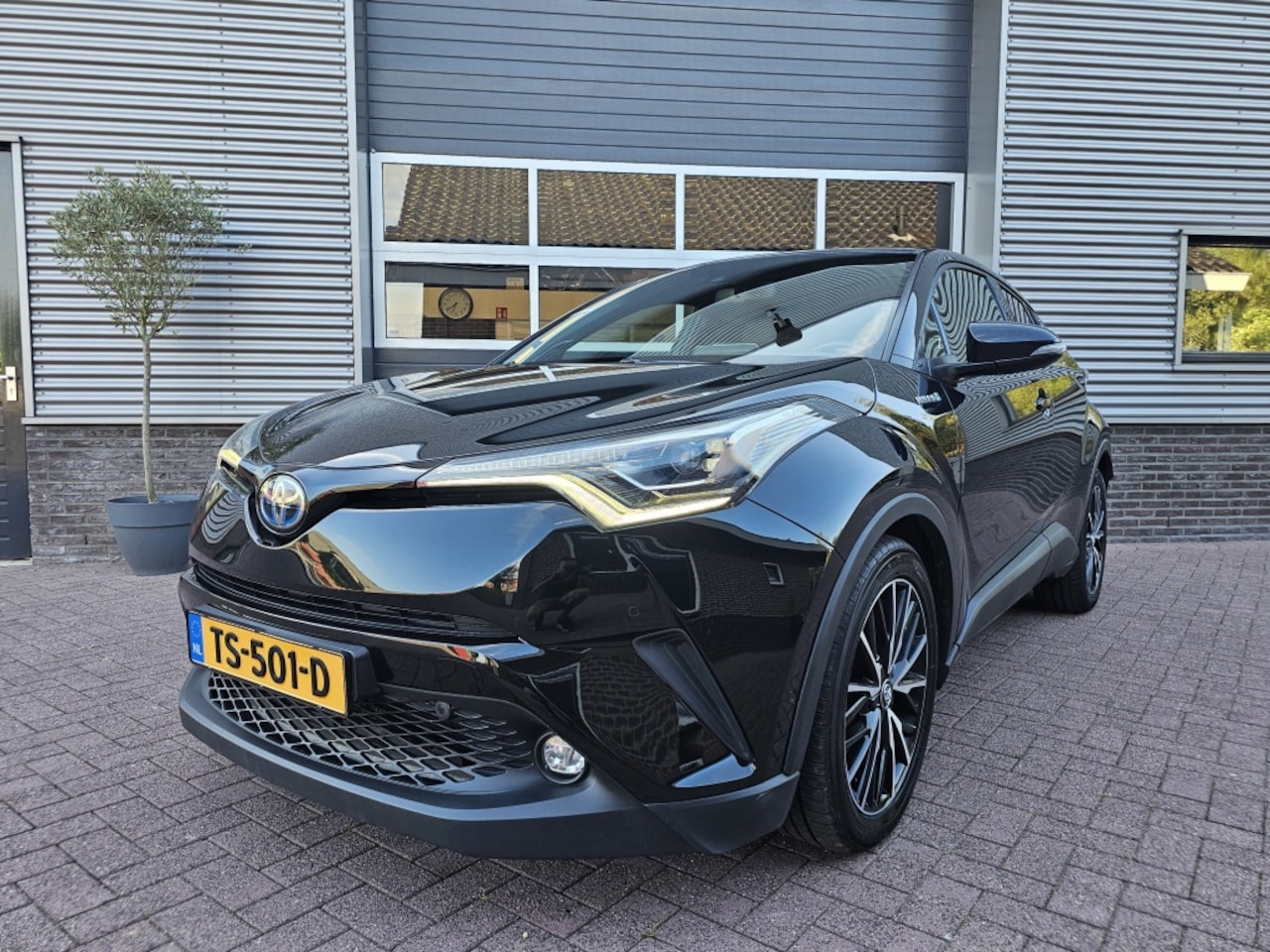 Toyota C-HR - | Dealer onderhouden | NL Auto 1.8 Hybrid Executive - AutoWereld.nl