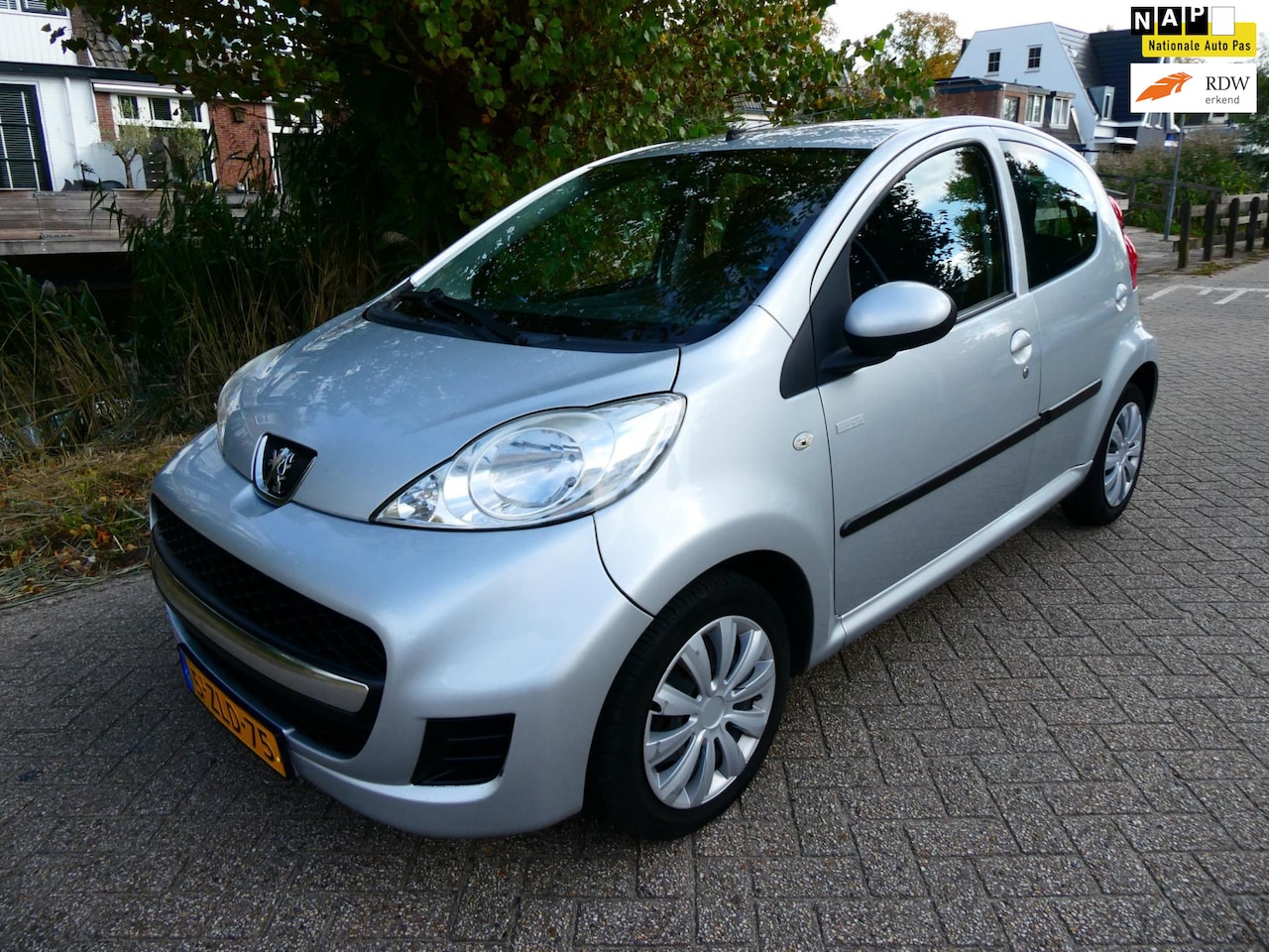 Peugeot 107 - 1.0-12V Urban Move 5-deurs Airco Zuinig Youngtimer - AutoWereld.nl