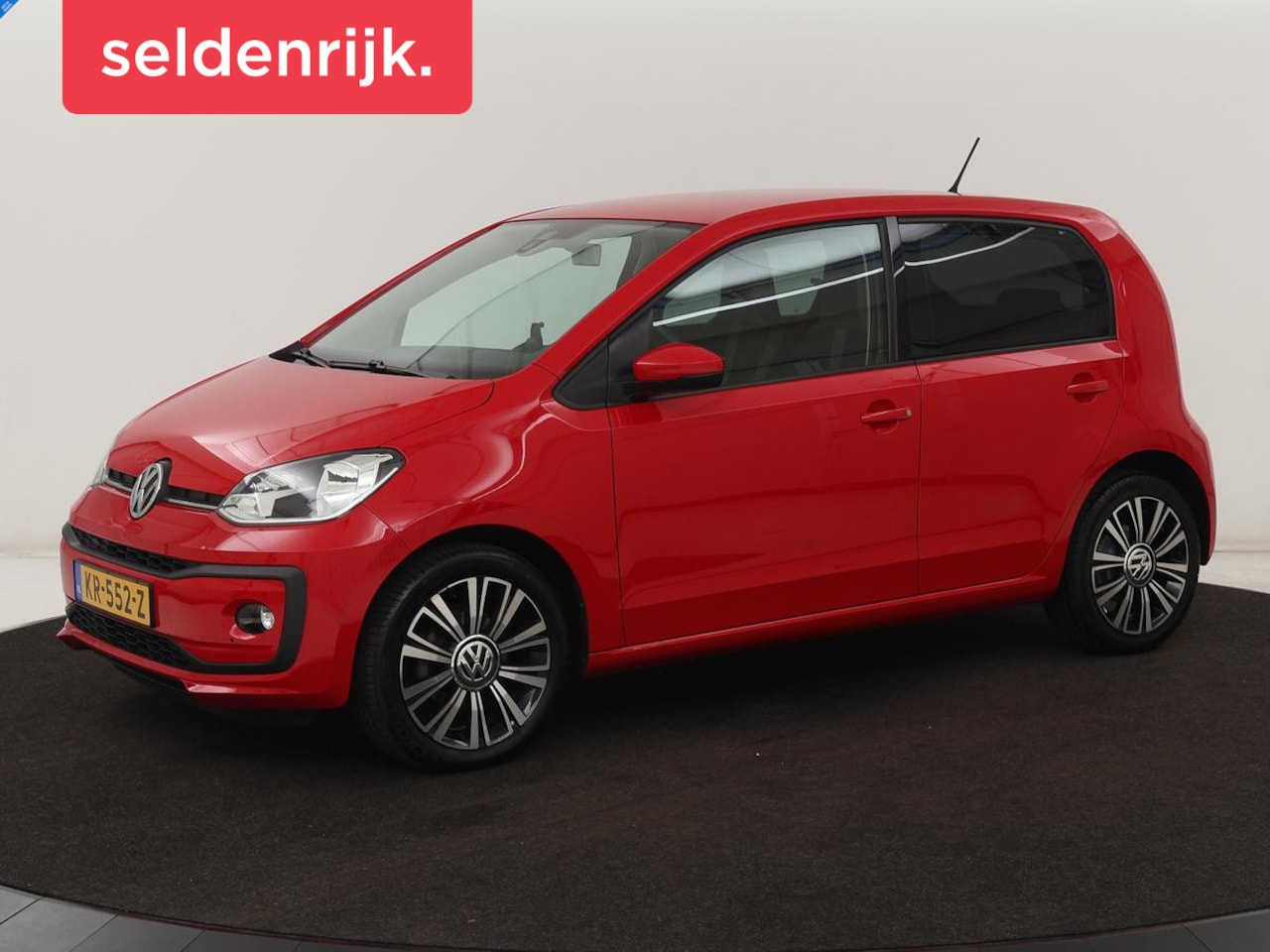 Volkswagen Up! - 1.0 High Up! | Stoelverwarming | Climate control | Cruise control | Parkeerhulp | 16'' Lic - AutoWereld.nl