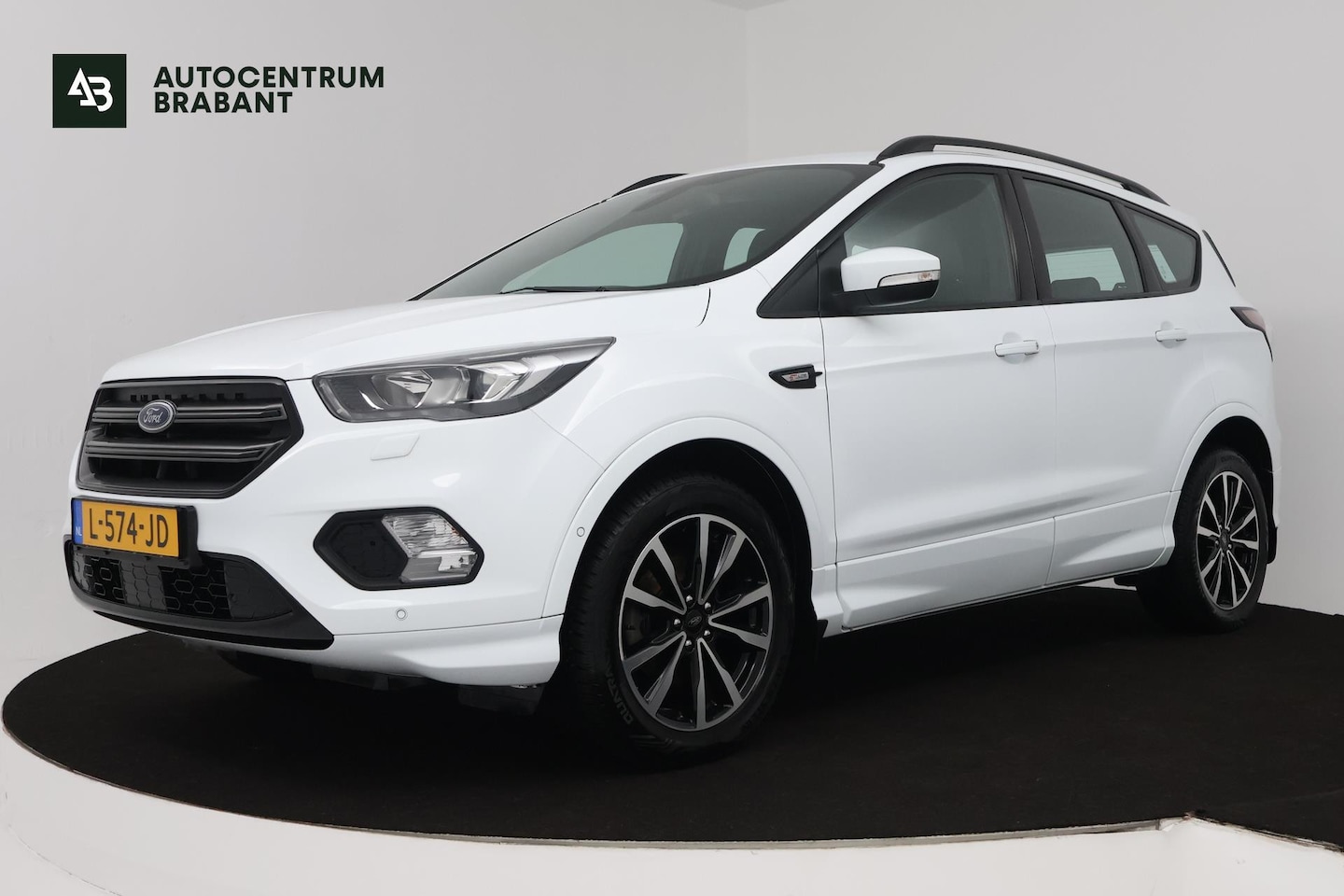 Ford Kuga - 1.5 EcoBoost ST Line (NAVIGATIE, TREKHAAK, STUUR-/STOELVERWARMING, PARKEERSENSOREN) - AutoWereld.nl