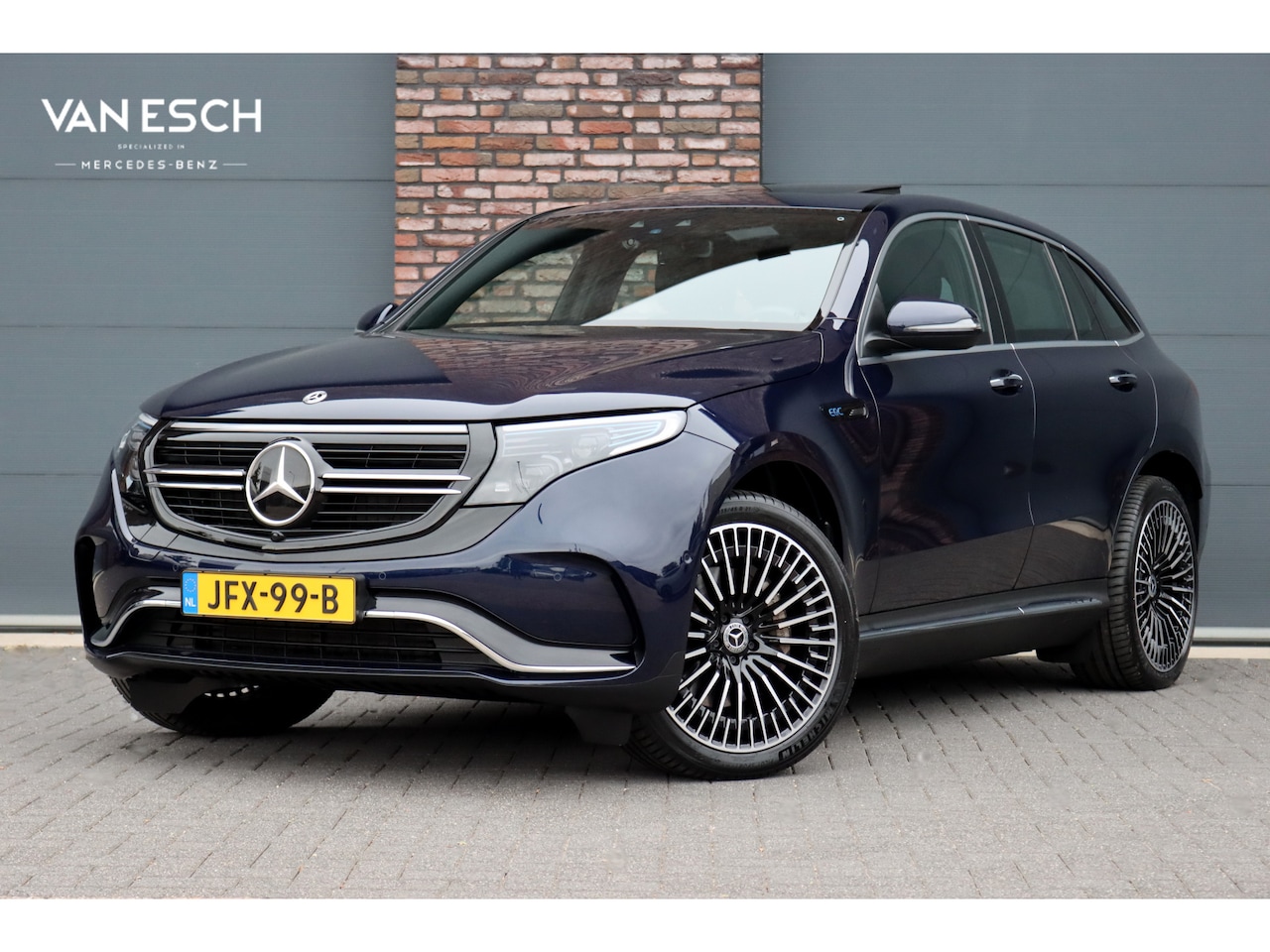 Mercedes-Benz EQC - 400 4MATIC AMG Line 80 kWh | Schuifdak | Distronic+ | HUD | Memory | Camera | Keyless Go | - AutoWereld.nl