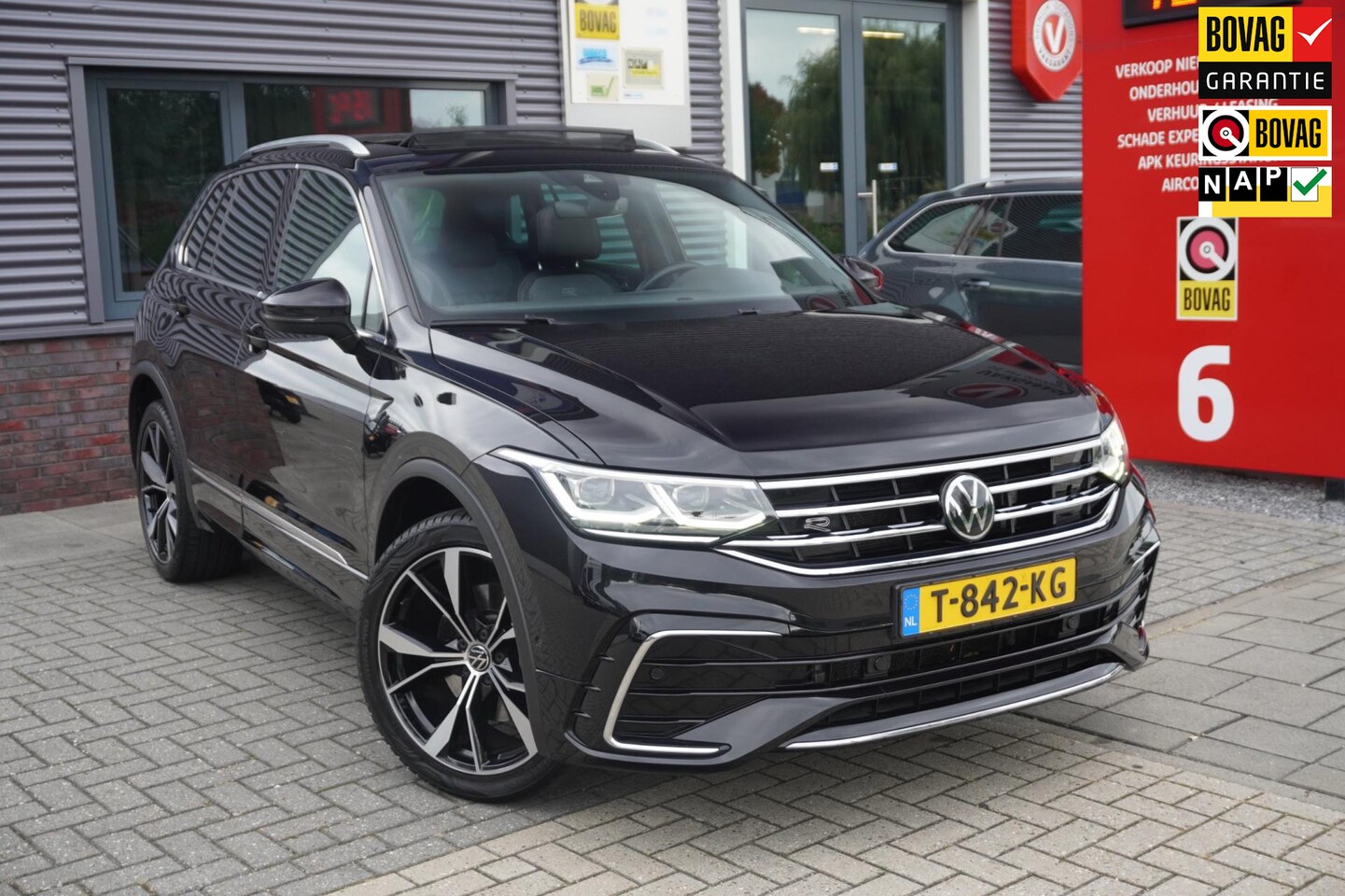 Volkswagen Tiguan - 1.4 TSI eHybrid R-Line Business / Pano / Keyless / Dodehoek / Adaptieve Cruise / Stuurverw - AutoWereld.nl