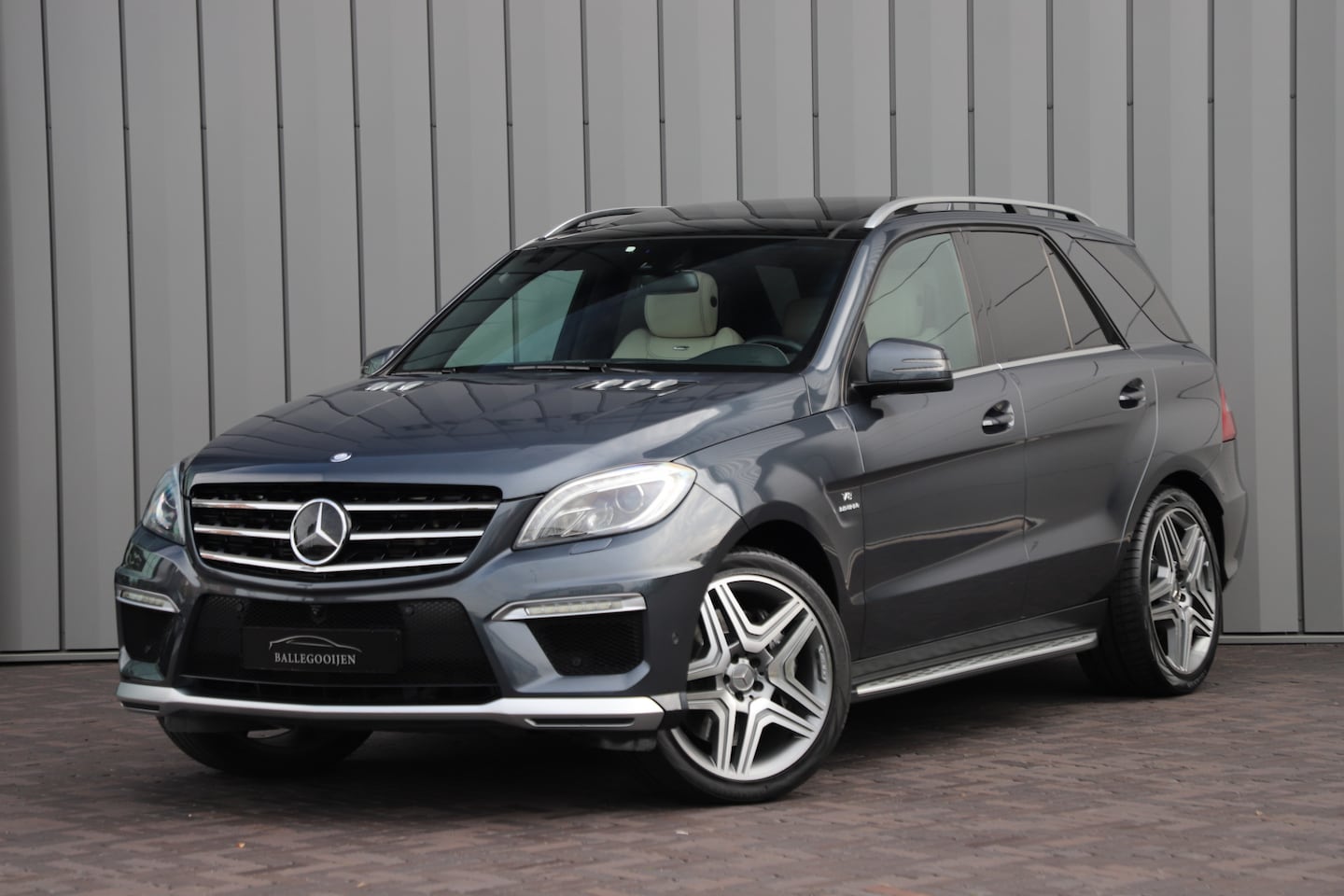 Mercedes-Benz M-klasse - 63 AMG Aut7 | 525PK | Luchtvering | Massage | Designo | Pano | Sfeerverlichting | Harman/k - AutoWereld.nl