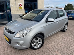 Hyundai i20 - 1.4i DynamicVersion- pdc- automaat- NAP