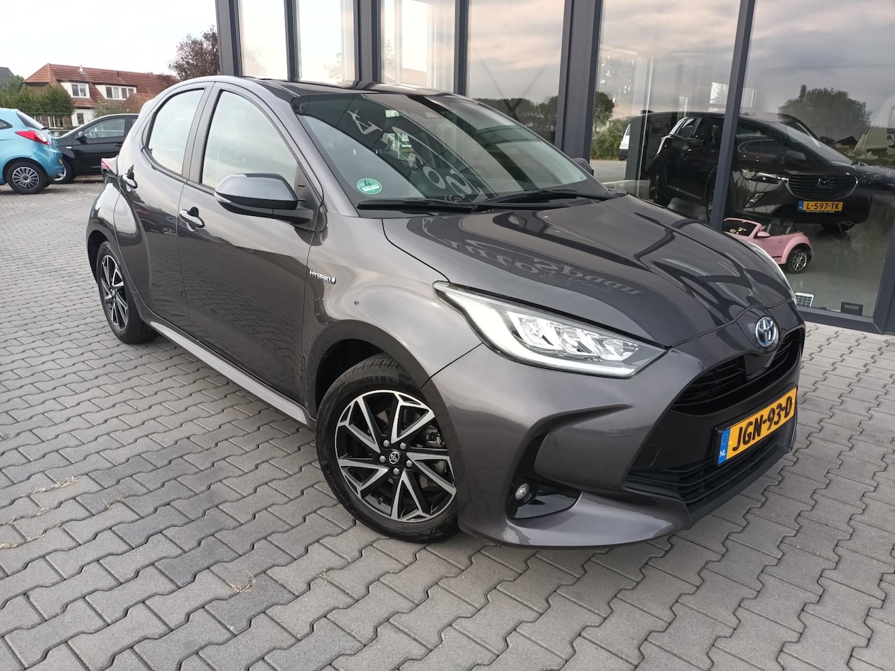 Toyota Yaris - 1.5 Hybrid Dynamic navi + carplay keyless entry stoelverw. - AutoWereld.nl