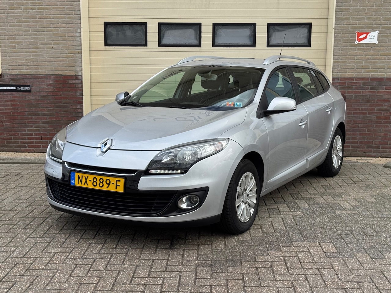 Renault Mégane Estate - 1.2 TCe Expression Motor rookt blauw ! - AutoWereld.nl