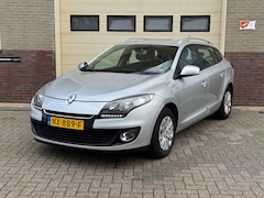 Renault Mégane Estate - 1.2 TCe Expression Motor rookt blauw