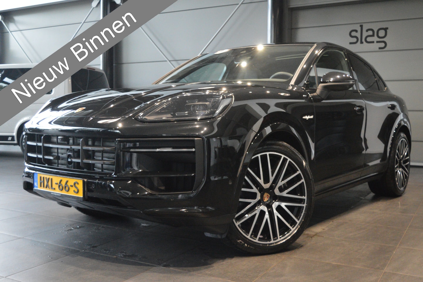 Porsche Cayenne Coupé - 3.0 E-Hybrid pano camera sport chrono leer 22 inch !! - AutoWereld.nl
