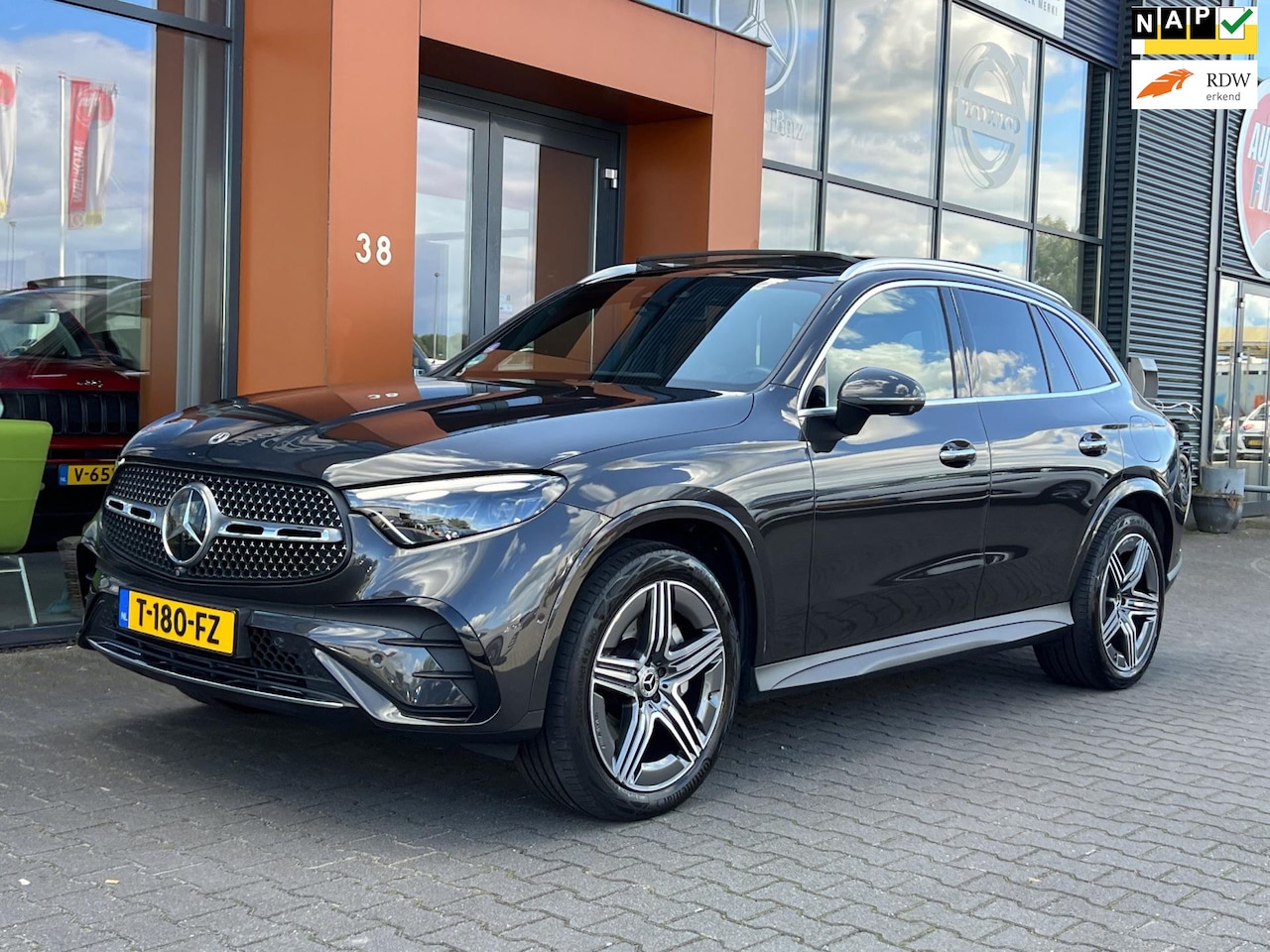 Mercedes-Benz GLC-klasse - 300e 4MATIC|Burmester|Pano|trekhaak - AutoWereld.nl