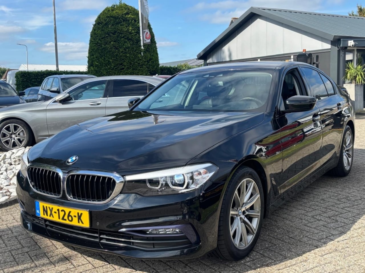 BMW 5-serie - 530D Sedan 2017 Executive Sportline Zwart - AutoWereld.nl