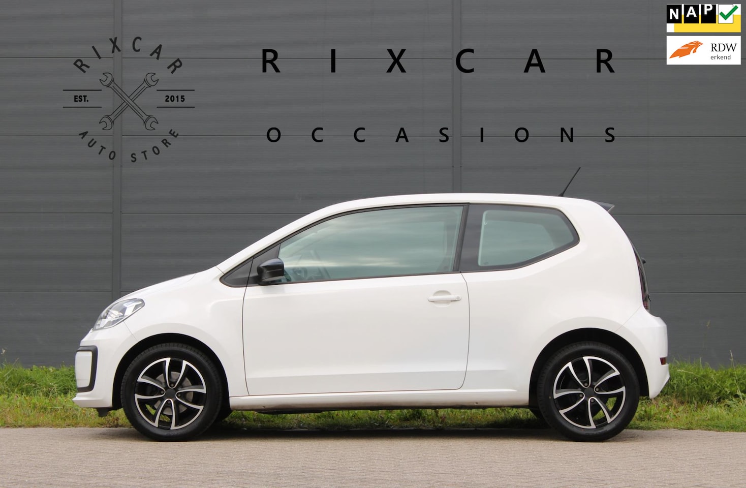 Volkswagen Up! - 1.0 Move Up! Airco LMvelgen ZwartDak !!NIEUWBINNEN!! - AutoWereld.nl