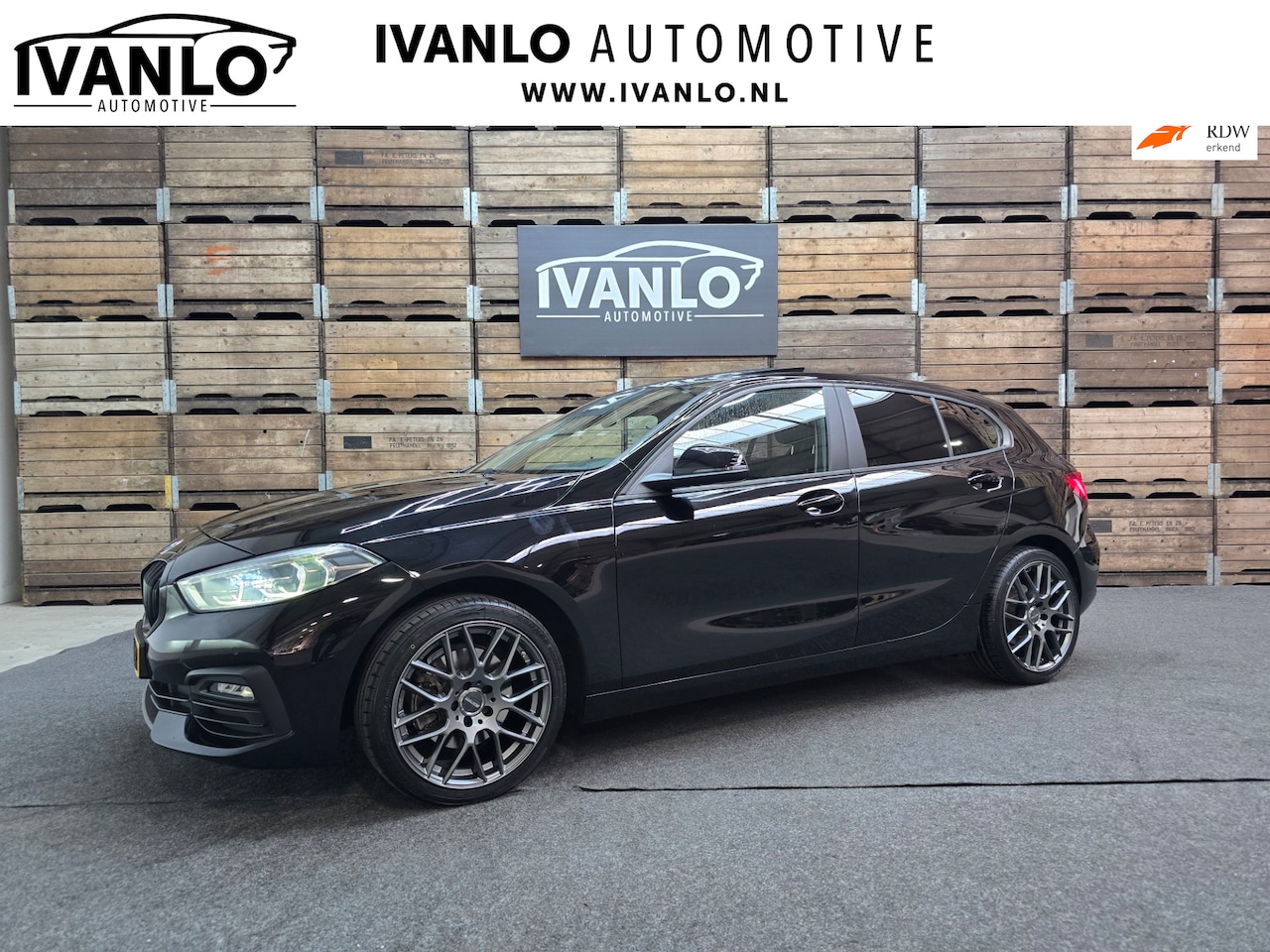 BMW 1-serie - 118i Executive Edition Panoramadak PDC LED VCP Navi Clima LM - AutoWereld.nl