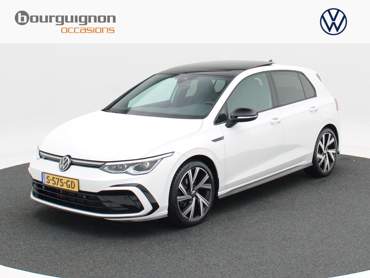 Volkswagen Golf - 1.5 eTSi 150 Pk Automaat R-Line Business+ | Panoramdak | Adaptive Cruise | Full LED | Came - AutoWereld.nl