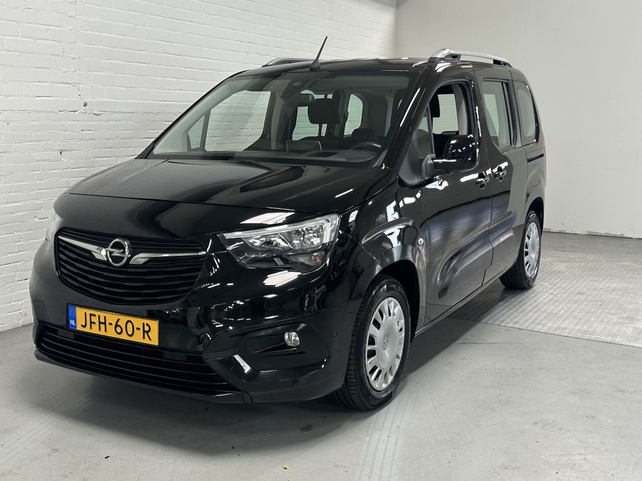 Opel Combo Tour - 1.2 Turbo L1H1 Edition CLIMA /NAVI /CAMERA /TREKHAAK Nieuwe koppeling - AutoWereld.nl