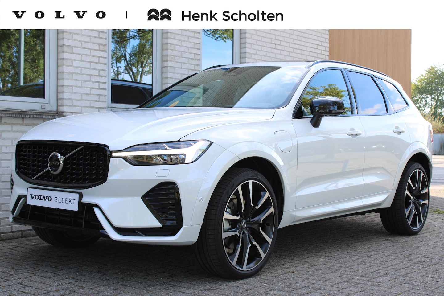 Volvo XC60 - 2.0 T8 Plug-in hybrid AWD Ultra Dark | Crystal White | Bowers & Wilkins audio | Panoramada - AutoWereld.nl