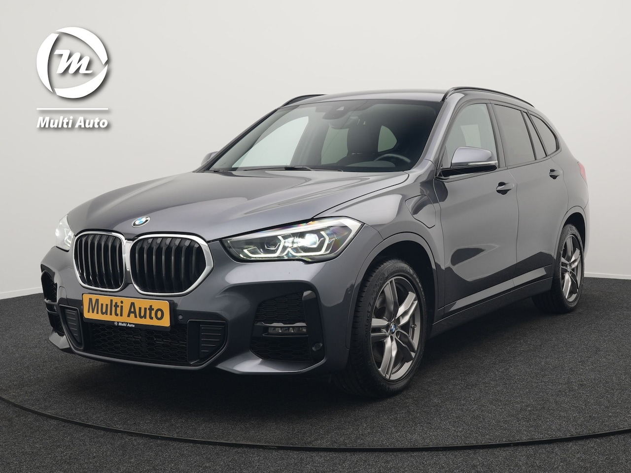 BMW X1 - xDrive25e M Sport Plug In Hybrid 221pk PHEV | Trekhaak | Lederen Sportstoelen Verwarmd | C - AutoWereld.nl