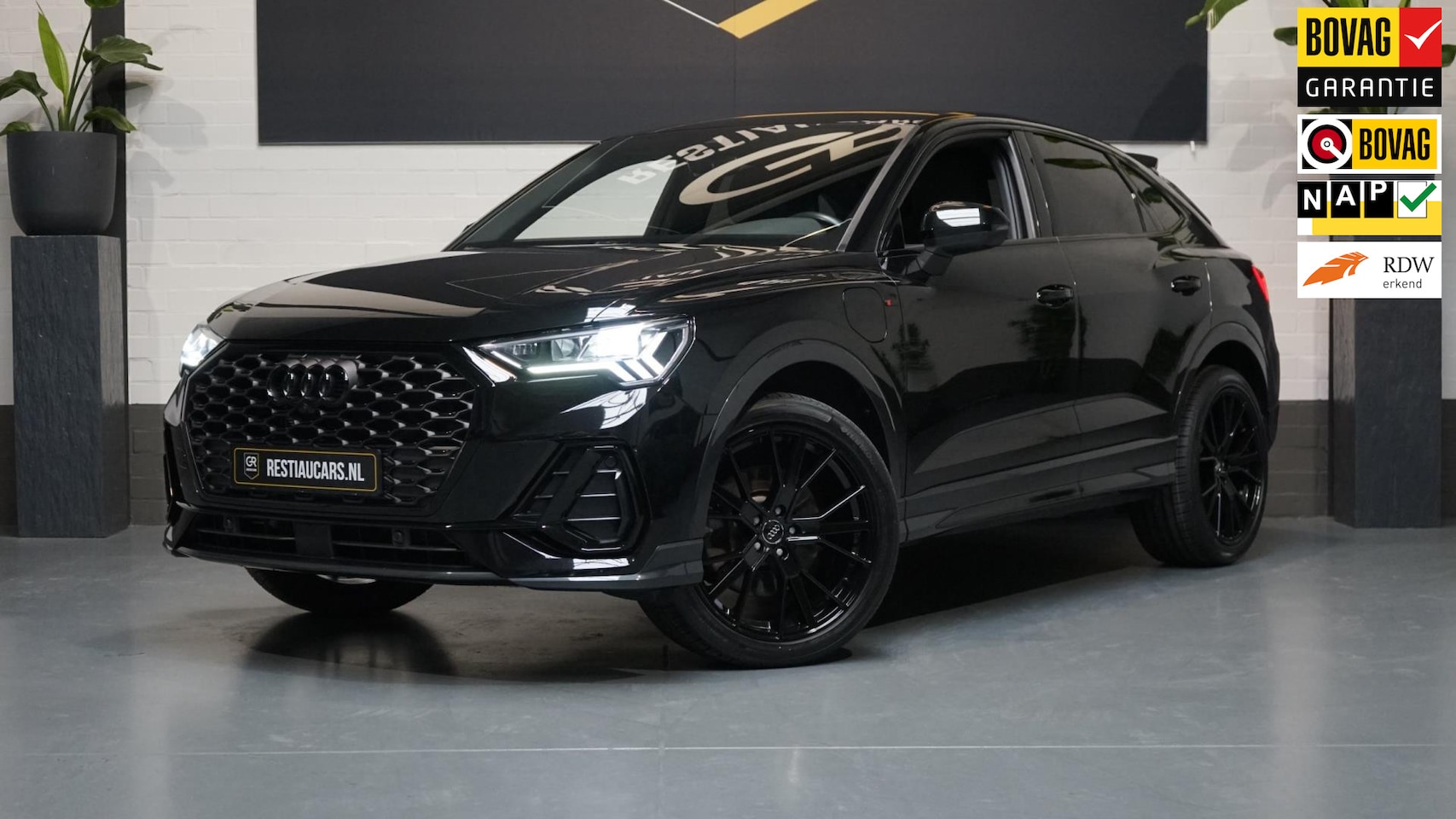 Audi Q3 Sportback - 45 TFSI e 3x s-Line BLACK OPTIK AUTOMAAT-360 CAMERA-ACC-AUDI SOUND-KEYLESS-MATRIX-NAVIGATI - AutoWereld.nl