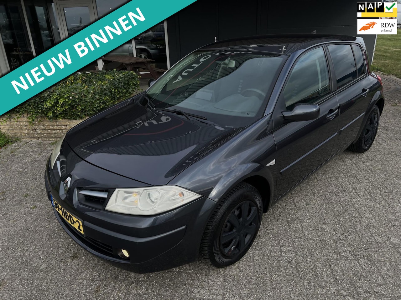 Renault Mégane - 1.6-16V Business Line AUT/ECC/CRUISE/NAV/PDC APK+NAP - AutoWereld.nl